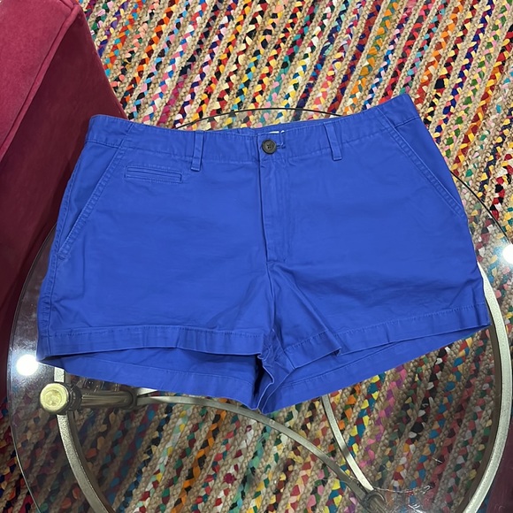 GAP Weathered Khaki Shorts - Picture 2 of 5
